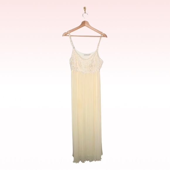 FLORA NIKROOZ Cream Floral Lace Pleated Nightgown Slip (Sz M)